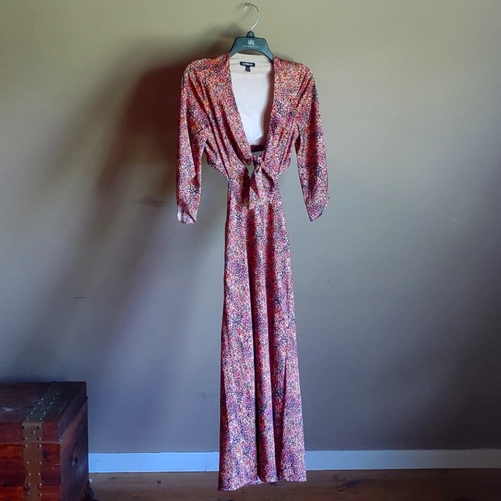 Express elegant flowy dress